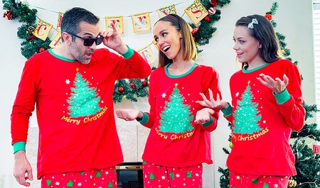 Сводные сестрицы сношаются с отчимом под Рождество!...