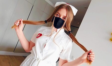 Красивая медсестра с большой жопой отлично лечит импотенцию...